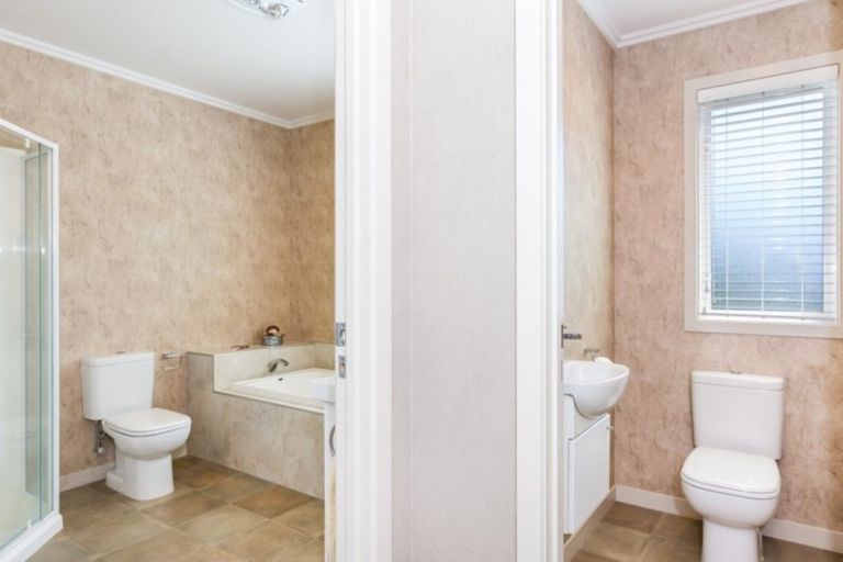 Photo of property in 16 Montgomery Crescent, Kinloch, Taupo, 3377