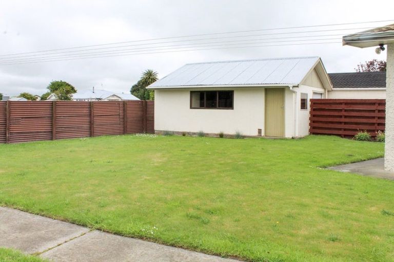 Photo of property in 37 Humphries Place, Awapuni, Palmerston North, 4412