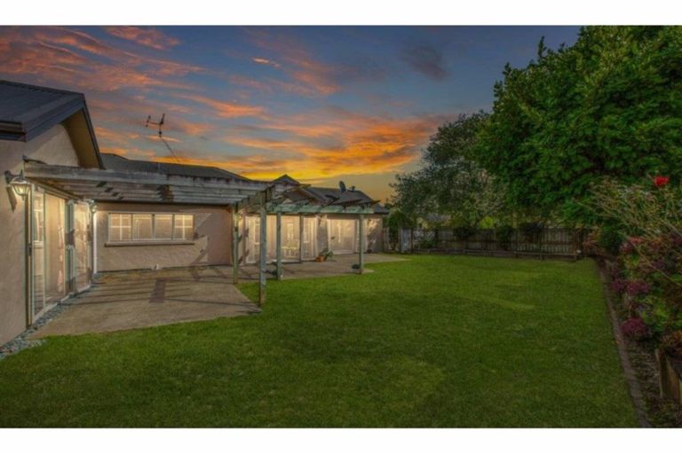 Photo of property in 18 Roderick Place, Rototuna, Hamilton, 3210