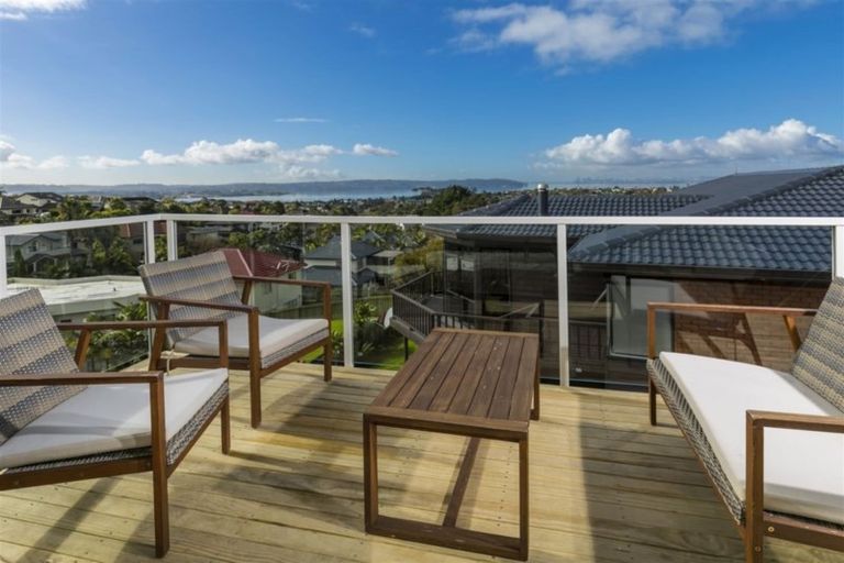 Photo of property in 29 Bernleigh Terrace, West Harbour, Auckland, 0618