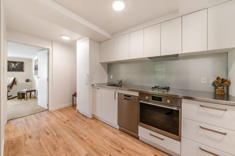 Photo of property in 185 Glenmore Street, Kelburn, Wellington, 6012