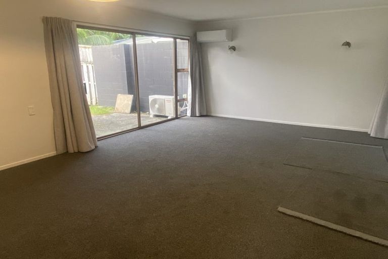 Photo of property in 2/31 Sandiacre Way, Browns Bay, Auckland, 0630