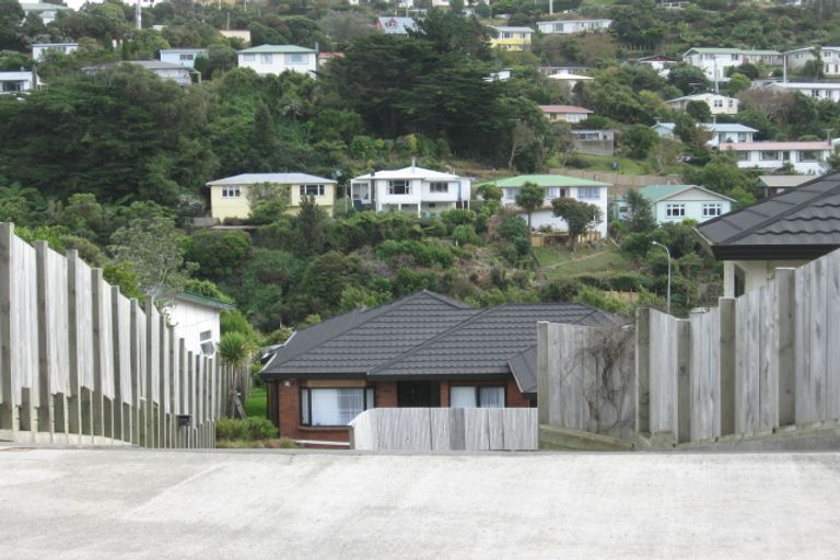 Photo of property in 15b Glanmire Road, Newlands, Wellington, 6037