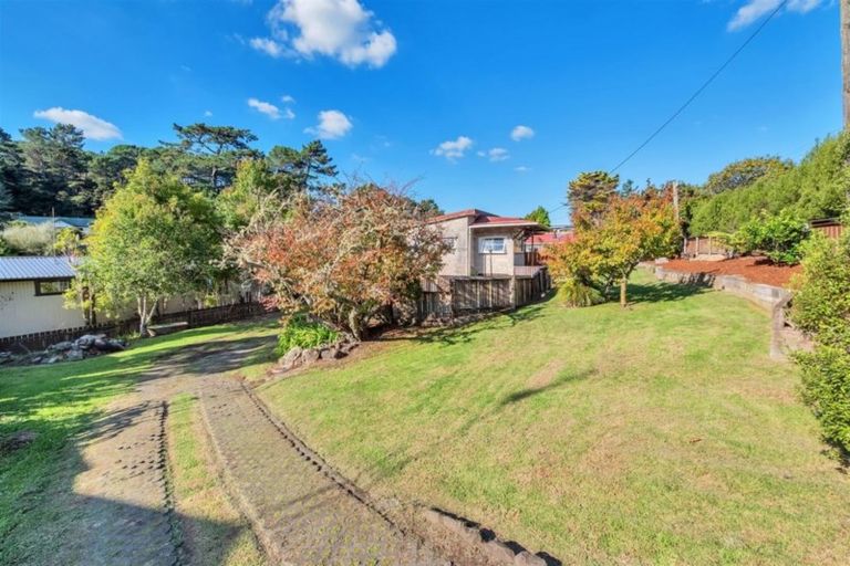 Photo of property in 905 Swanson Road, Swanson, Auckland, 0612
