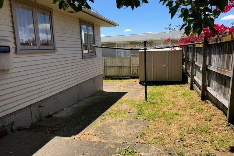 Photo of property in 39 Vera Road, Te Atatu South, Auckland, 0610