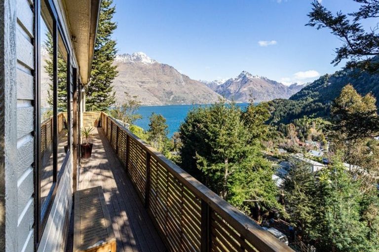 Photo of property in 26 Mackinnon Terrace, Sunshine Bay, Queenstown, 9300
