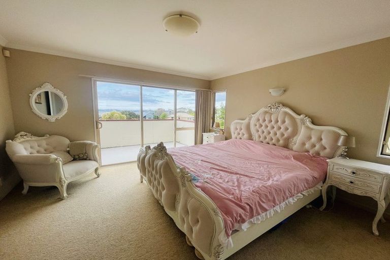 Photo of property in 10 Bonnard Place, West Harbour, Auckland, 0618