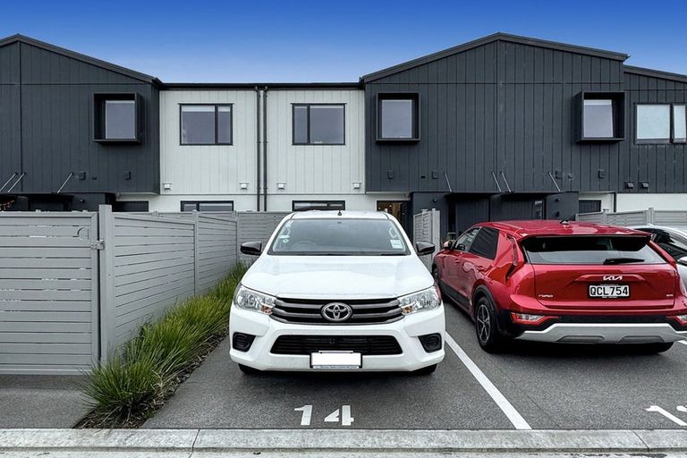 Photo of property in 14 Juniper Drive, Rosehill, Papakura, 2113