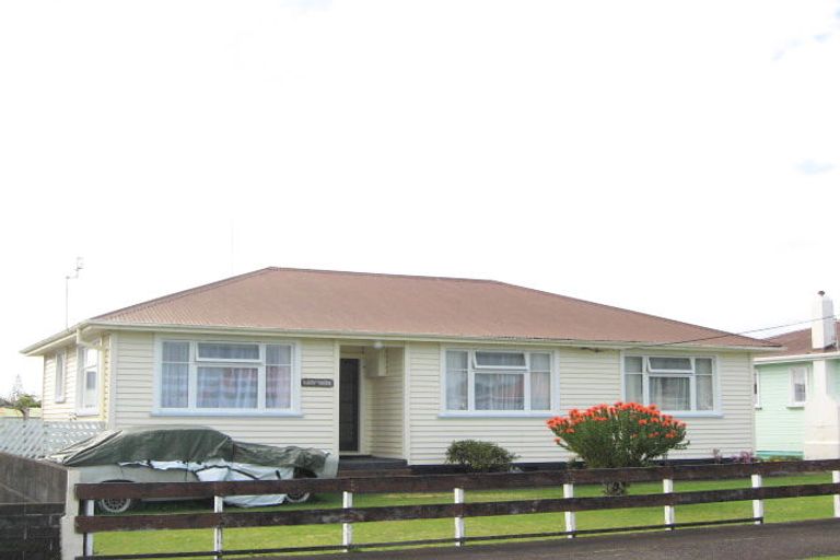 Photo of property in 86 Broadway, Waitara, 4320