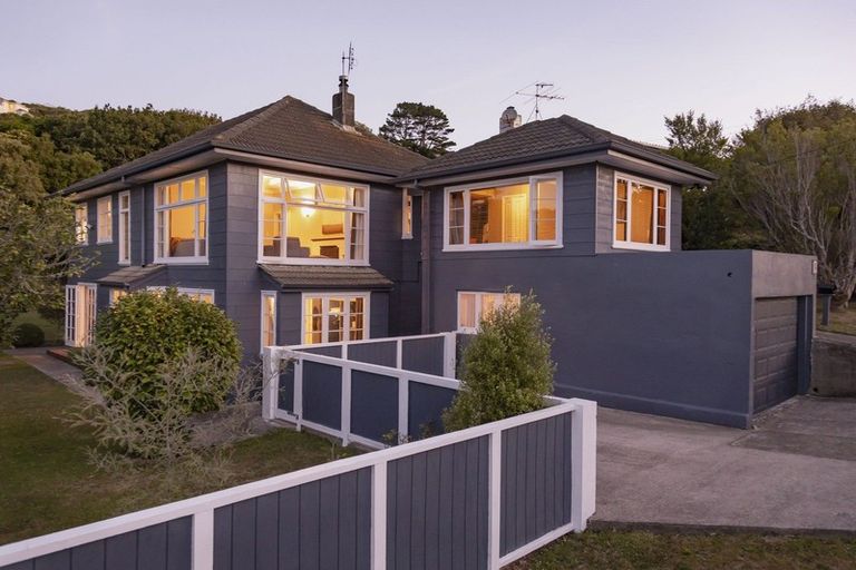 Photo of property in 14 Cecil Road, Tawa, Wellington, 5028