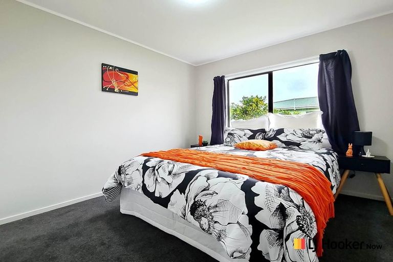 Photo of property in 11a De Bloge Place, Clendon Park, Auckland, 2103