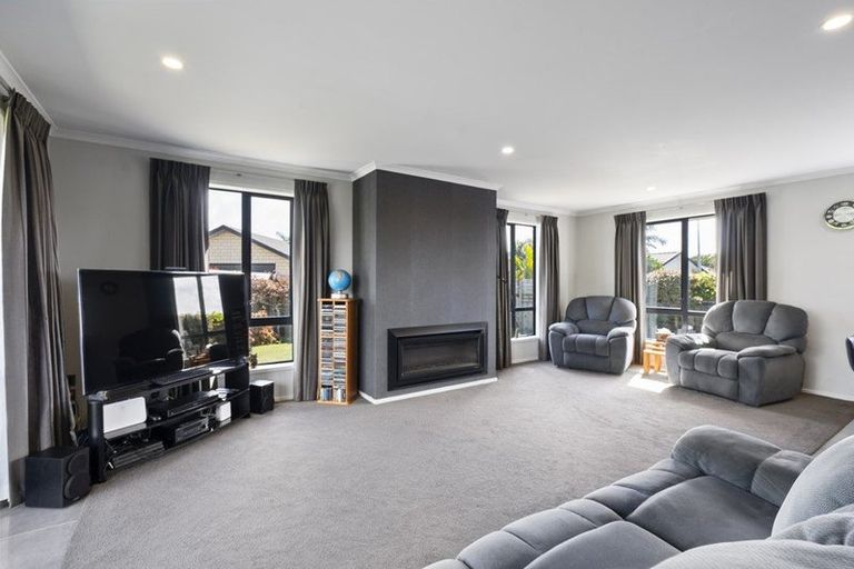Photo of property in 9 Huetu Place, Bell Block, New Plymouth, 4312