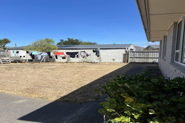 Photo of property in 102 Effingham Street, North New Brighton, Christchurch, 8083