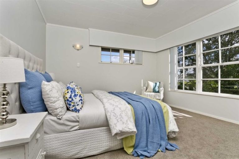 Photo of property in 35 Northumberland Avenue, Belmont, Auckland, 0622