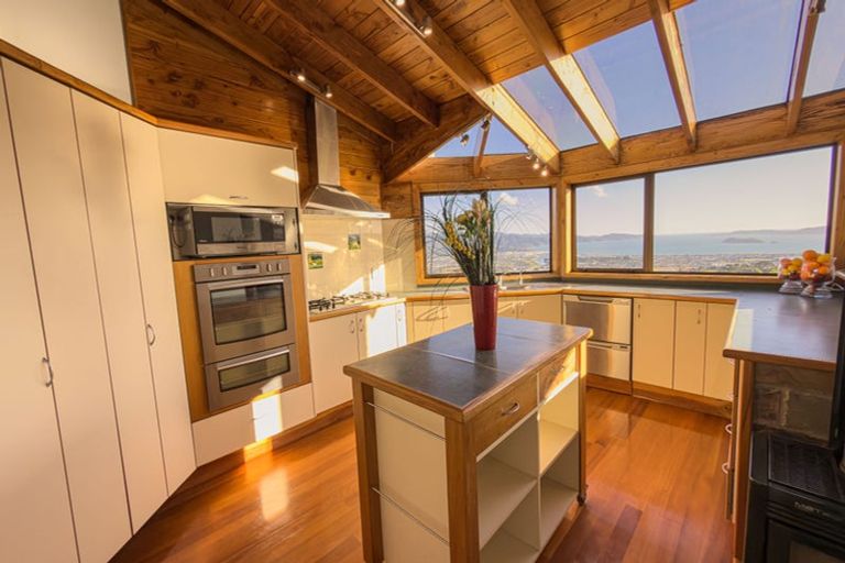 Photo of property in 252 Normandale Road, Normandale, Lower Hutt, 5010