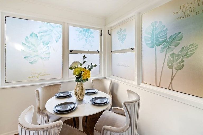 Photo of property in 32 Kirrie Avenue, Te Atatu South, Auckland, 0610