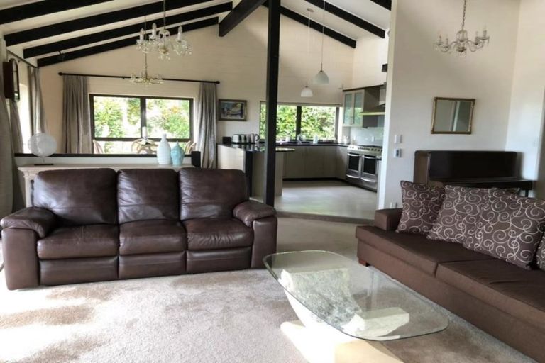 Photo of property in 16 Pounamu Place, Shelly Park, Auckland, 2014