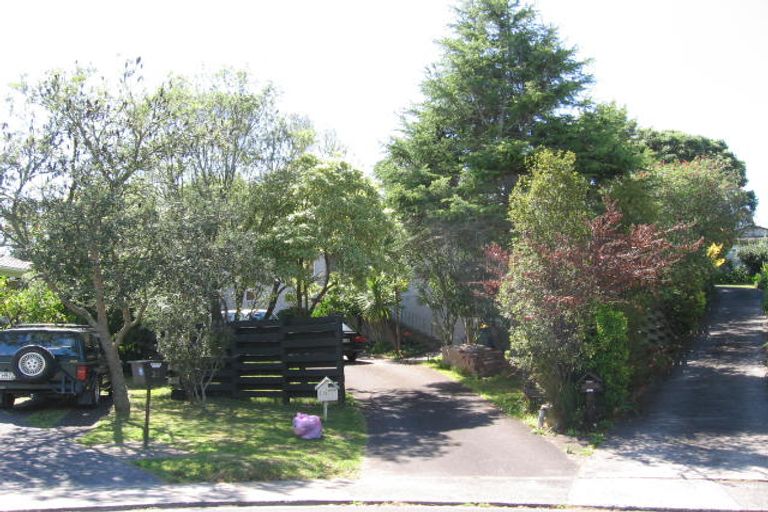 Photo of property in 19 Clensmore Place, Torbay, Auckland, 0630