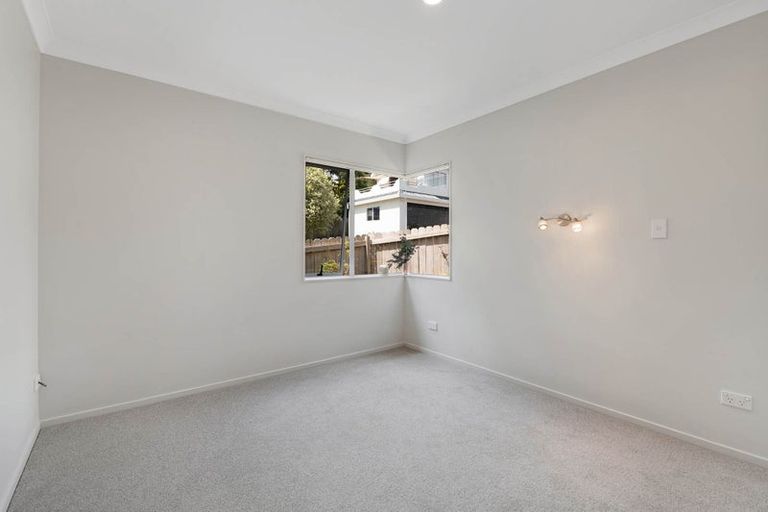 Photo of property in 2/8a Target Road, Totara Vale, Auckland, 0629