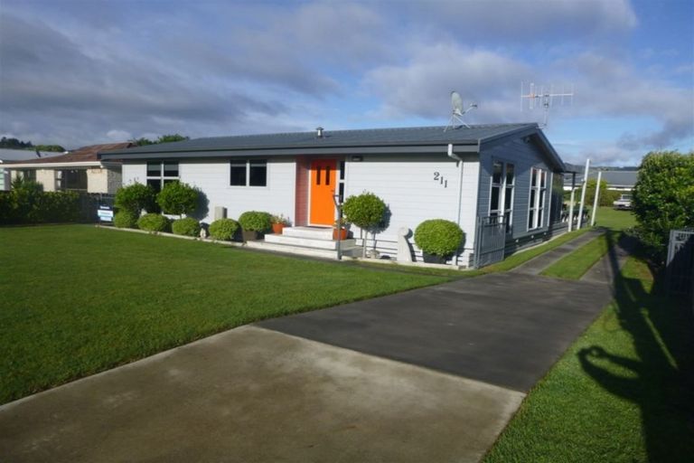 Photo of property in 211 Given Avenue, Whangamata, 3620