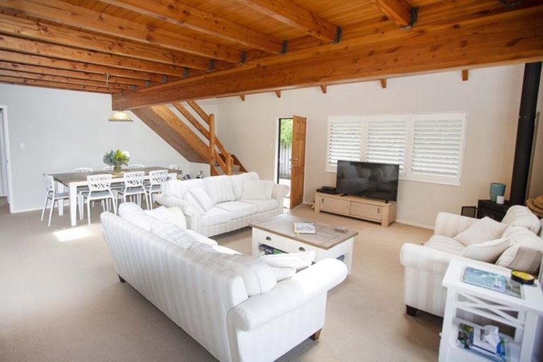 Photo of property in 202 Beverley Terrace, Whangamata, 3620