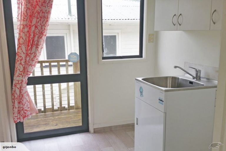 Photo of property in 7a Oteha Valley, Northcross, Auckland, 0632