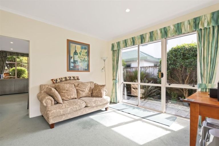 Photo of property in 34 Amesbury Drive, Churton Park, Wellington, 6037