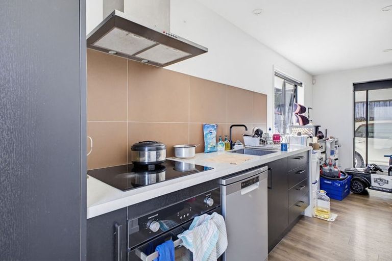 Photo of property in 6 Banks Street, Marfell, New Plymouth, 4310