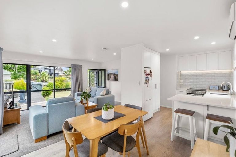 Photo of property in 1/6 Knott Road, Stanmore Bay, Whangaparaoa, 0932