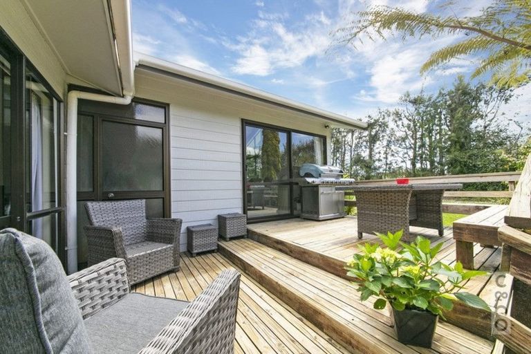 Photo of property in 902 Old North Road, Waimauku, 0882