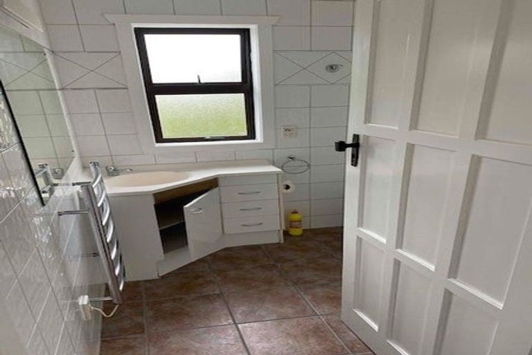 Photo of property in 1072 Great North Road, Point Chevalier, Auckland, 1022