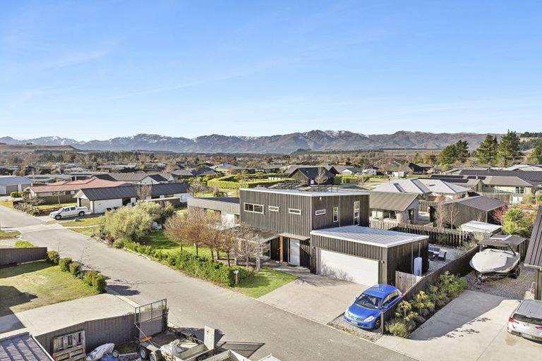 Photo of property in 15 Marbleleaf Lane, Albert Town, Wanaka, 9305