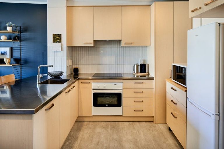 Photo of property in 10/3 Kelvin Grove, Te Aro, Wellington, 6011