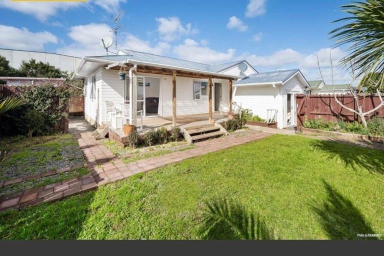 Photo of property in 1/18 Eulogy Place, Randwick Park, Auckland, 2105