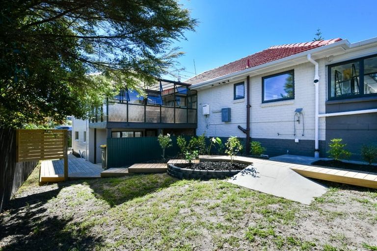 Photo of property in 1e Stottholm Road, Titirangi, Auckland, 0604