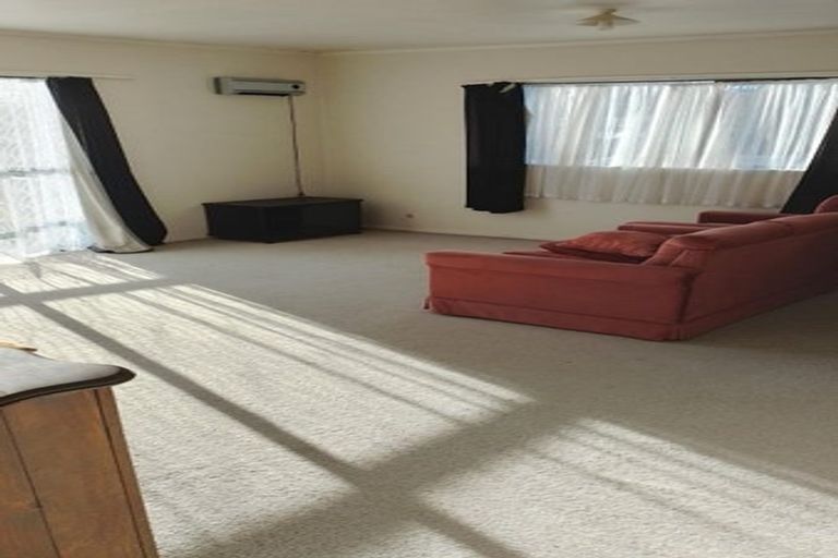 Photo of property in 2/8 Quiet Street, Te Atatu South, Auckland, 0610