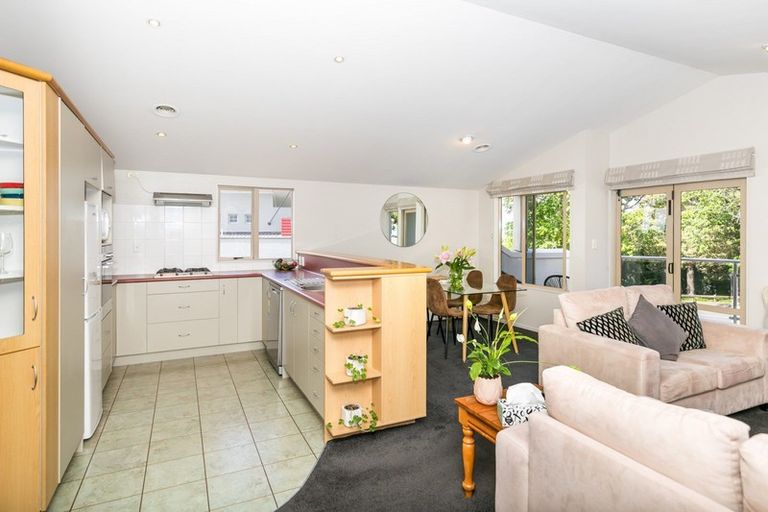 Photo of property in 2/20 Ruakiwi Road, Hamilton Lake, Hamilton, 3204