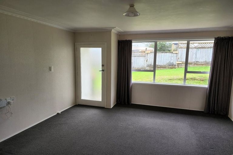 Photo of property in 1/22 La Perouse Street, Botany Downs, Auckland, 2010