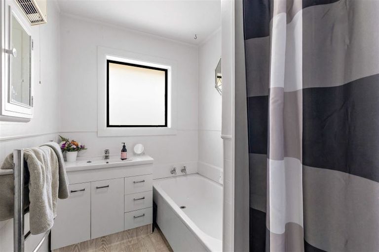 Photo of property in 1/320 Memorial Avenue, Burnside, Christchurch, 8053