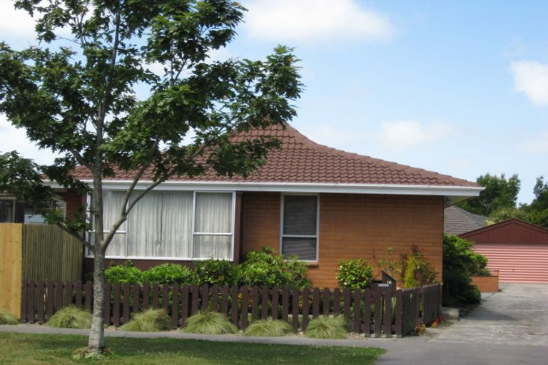 Photo of property in 2/12 Karnak Crescent, Russley, Christchurch, 8042