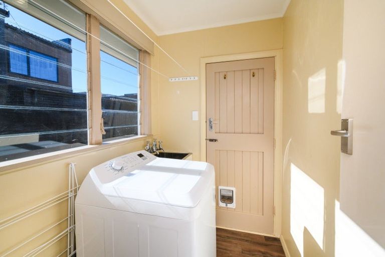Photo of property in 2a Lowestoft Place, West End, Palmerston North, 4412