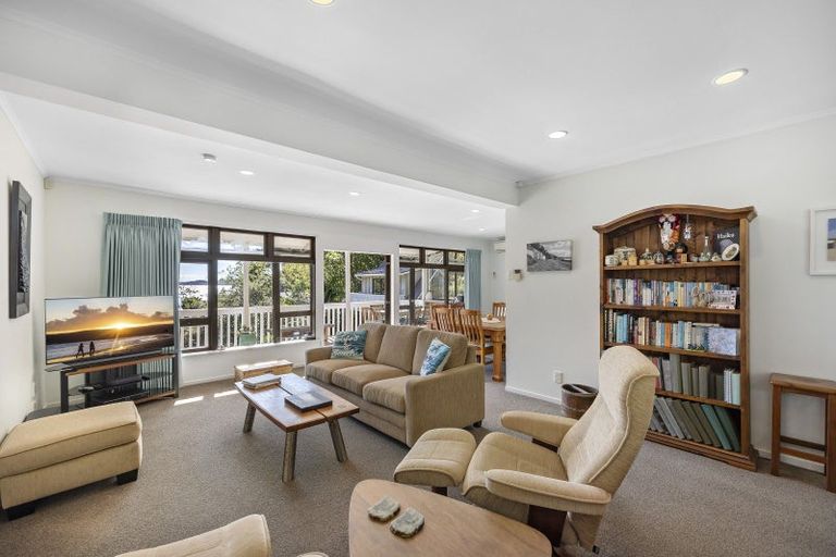 Photo of property in 6 Te Papa Road, Kawakawa Bay, Papakura, 2585