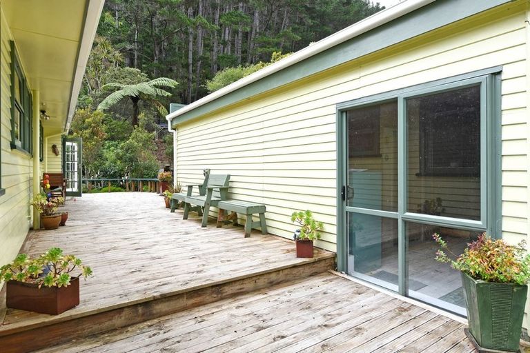 Photo of property in 136 Pinehaven Road, Pinehaven, Upper Hutt, 5019
