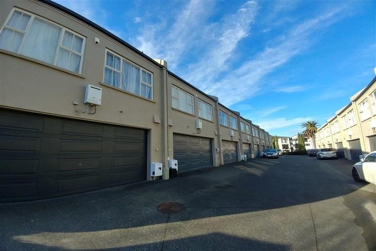 Photo of property in 10 Leneford Drive, East Tamaki, Auckland, 2013