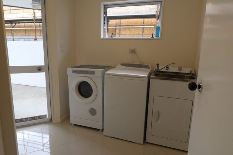 Photo of property in 212b Devonport Road, Tauranga, 3110