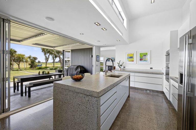Photo of property in 12 Sampson Avenue, Waiwhakaiho, New Plymouth, 4312