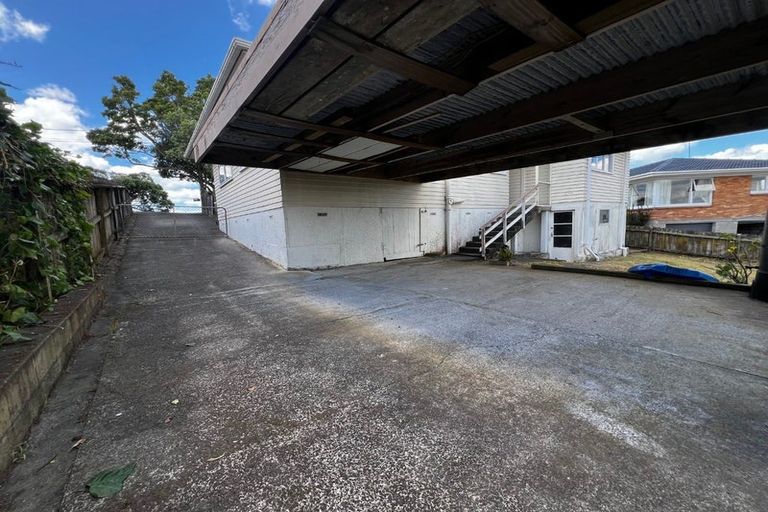 Photo of property in 95 Target Road, Totara Vale, Auckland, 0629