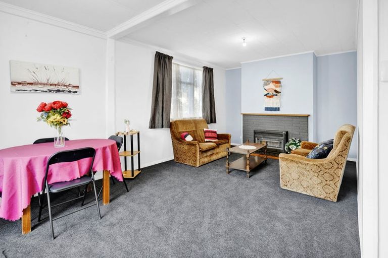 Photo of property in 2 Tawhiti Road, Hawera, 4610