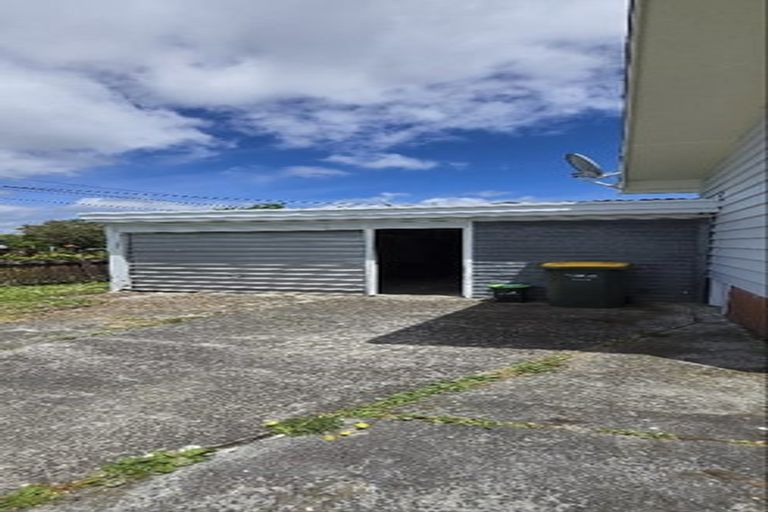 Photo of property in 67 View Road, Henderson, Auckland, 0612