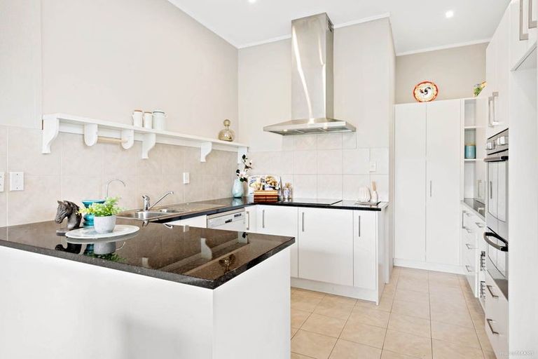 Photo of property in 1/135 Exmouth Road, Northcote, Auckland, 0627